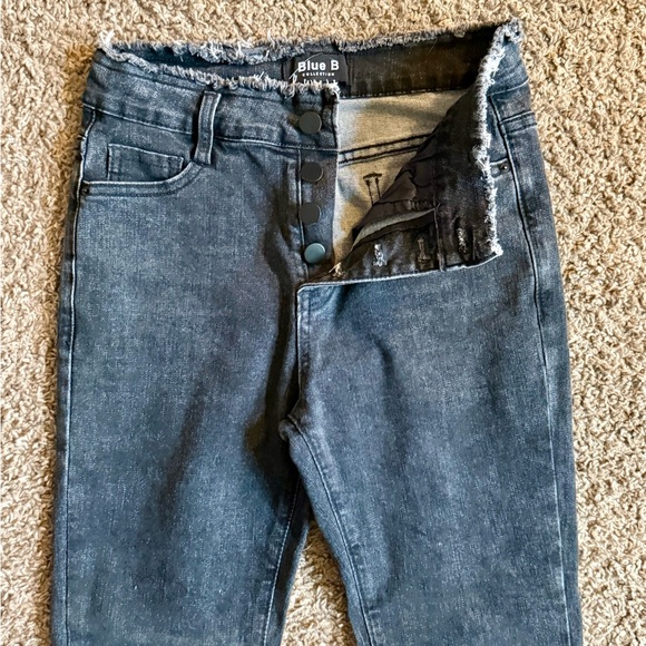 Buckle Blue B Collection Rhinestone Fringe Cropped Flare Jeans – Size Small - Picture 12 of 15
